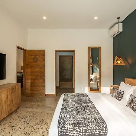 ギリ・トラワンガン Designer New 3Bdr - Lush Garden+Poolヴィラ エクステリア 写真