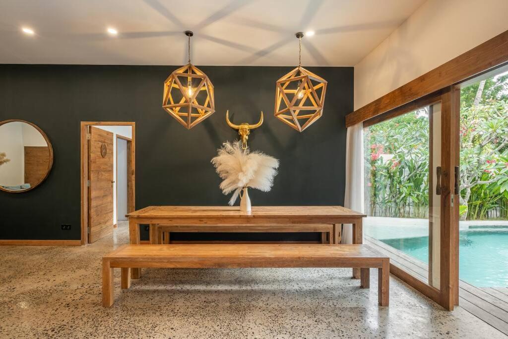 ギリ・トラワンガン Designer New 3Bdr - Lush Garden+Poolヴィラ エクステリア 写真
