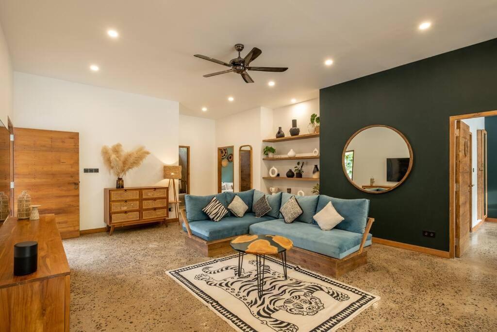 ギリ・トラワンガン Designer New 3Bdr - Lush Garden+Poolヴィラ エクステリア 写真