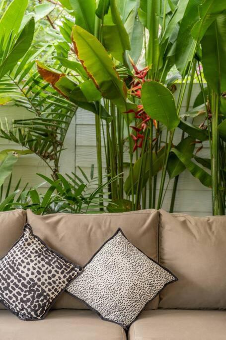 ギリ・トラワンガン Designer New 3Bdr - Lush Garden+Poolヴィラ エクステリア 写真