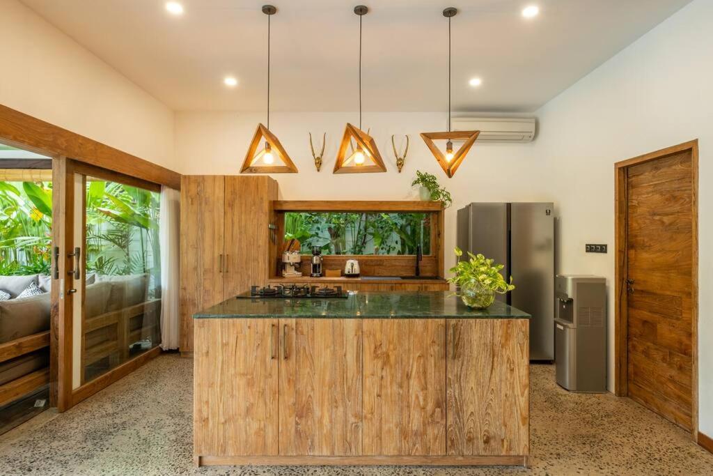 ギリ・トラワンガン Designer New 3Bdr - Lush Garden+Poolヴィラ エクステリア 写真