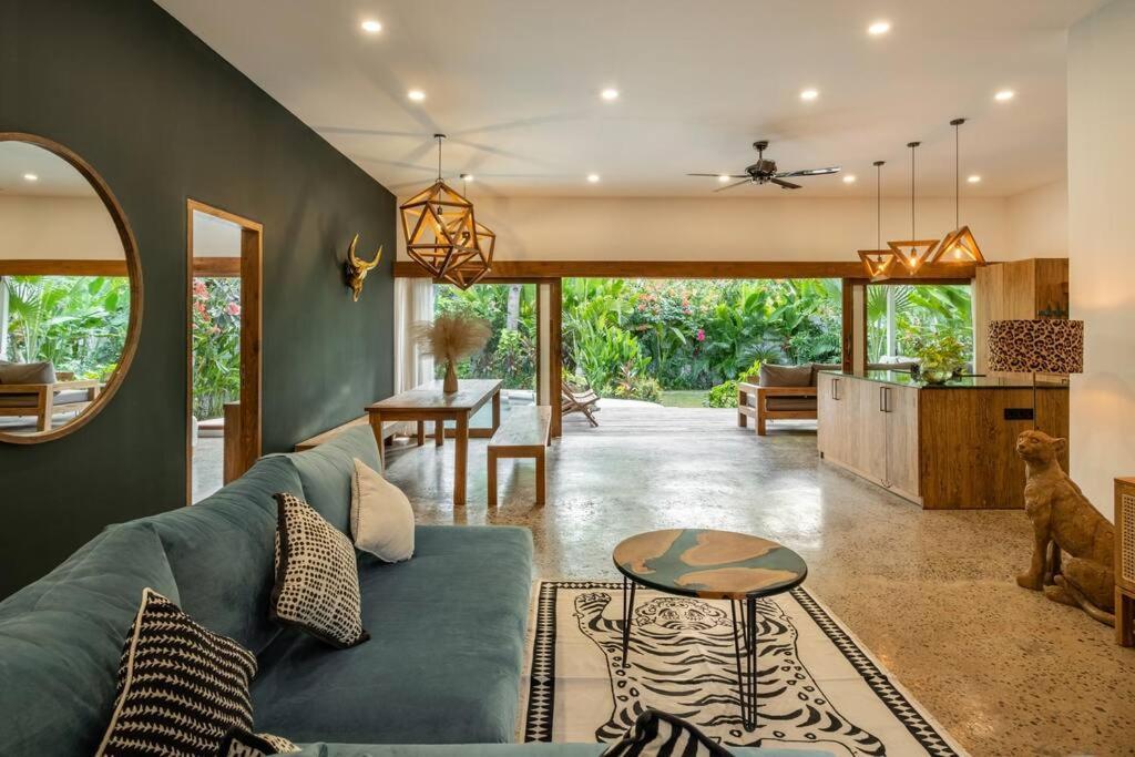 ギリ・トラワンガン Designer New 3Bdr - Lush Garden+Poolヴィラ エクステリア 写真